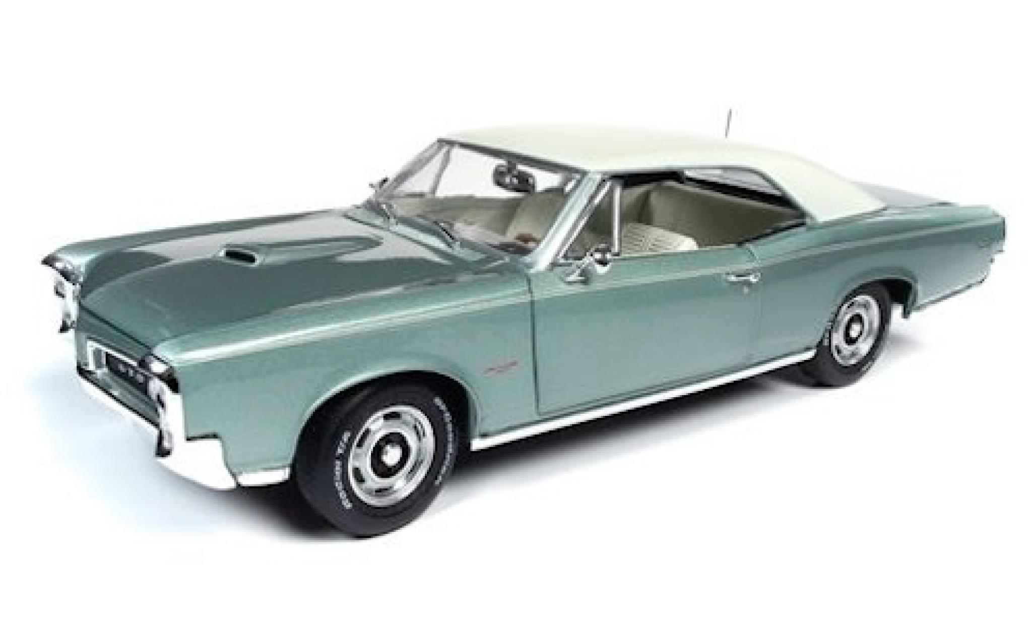 Pontiac GTO 1/18 Ertl metallic groen/beige 1966 modelauto