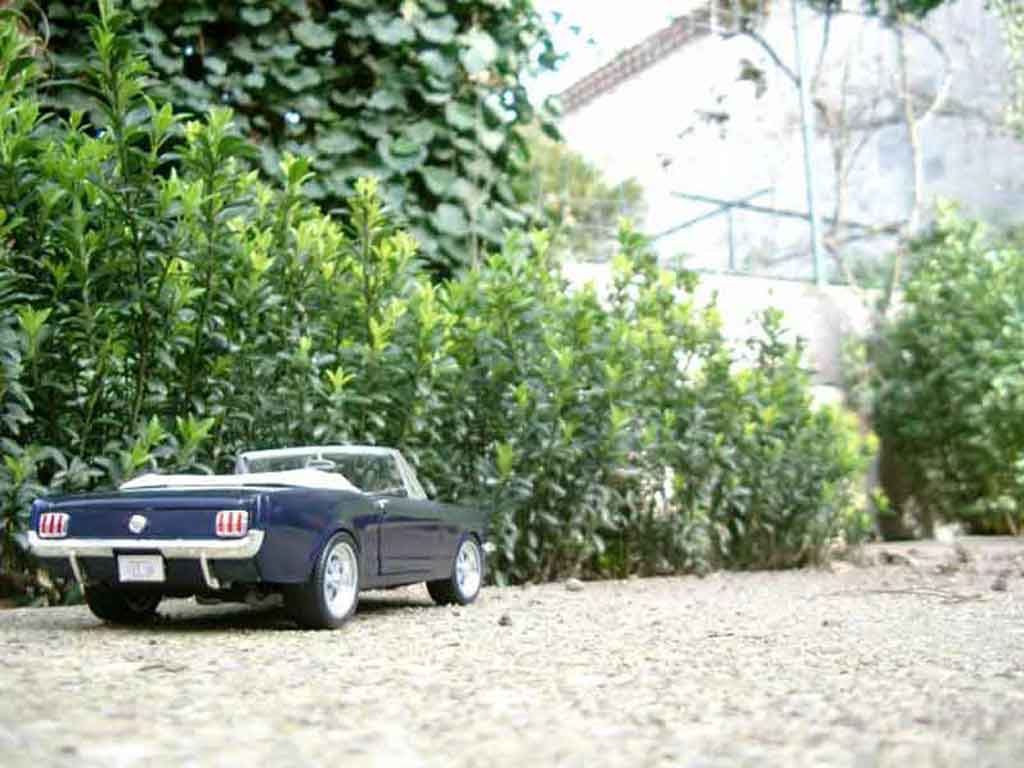 Ford Mustang Convertible cabriolet blauw 1/18 Jouef