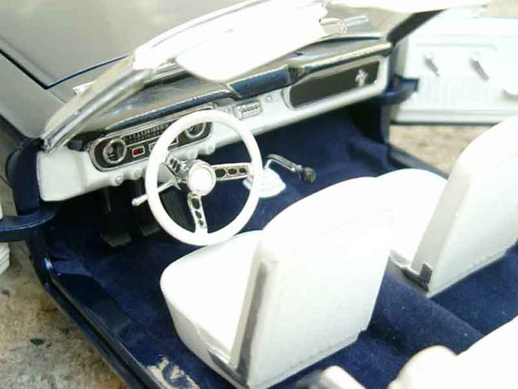 Ford Mustang Convertible cabriolet blauw 1/18 Jouef