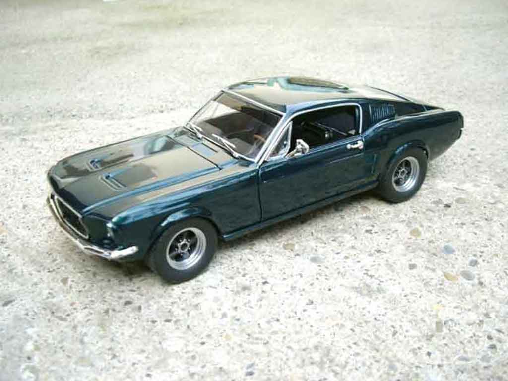 Ford Mustang Bullitt gt replique 1967 1/18 Johnny Lightning
