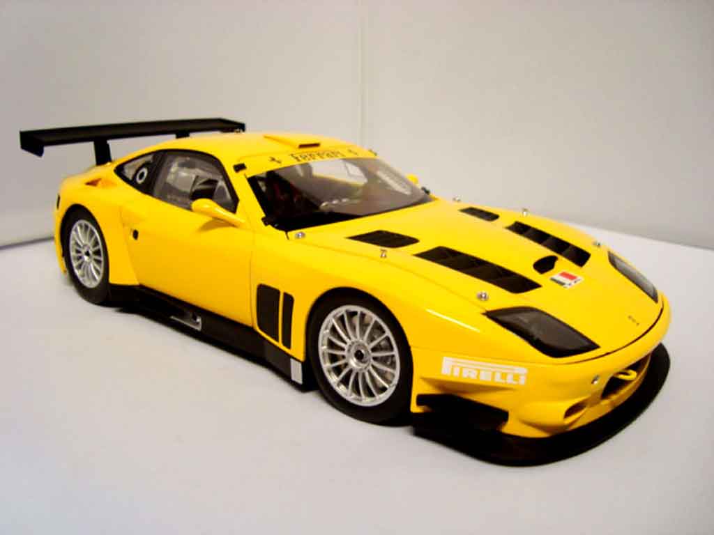 Ferrari 575 GTC evoluzione 2005 geel 1/18 Kyosho