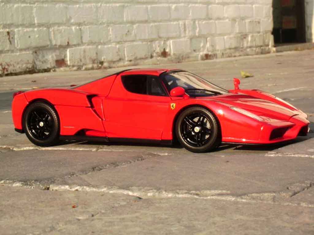 Ferrari Enzo Coupe rood jantes zwarts 1/18 Hot Wheels