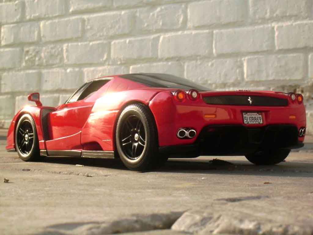 Ferrari Enzo Coupe rood jantes zwarts 1/18 Hot Wheels