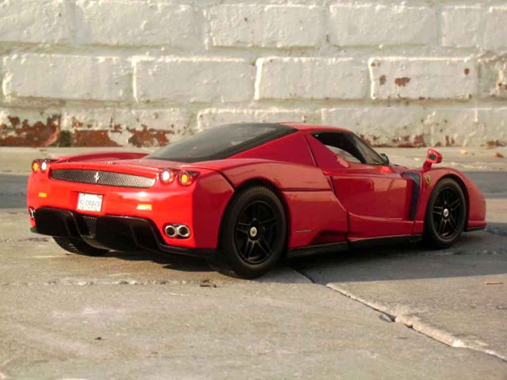 Ferrari Enzo Coupe rood jantes zwarts 1/18 Hot Wheels