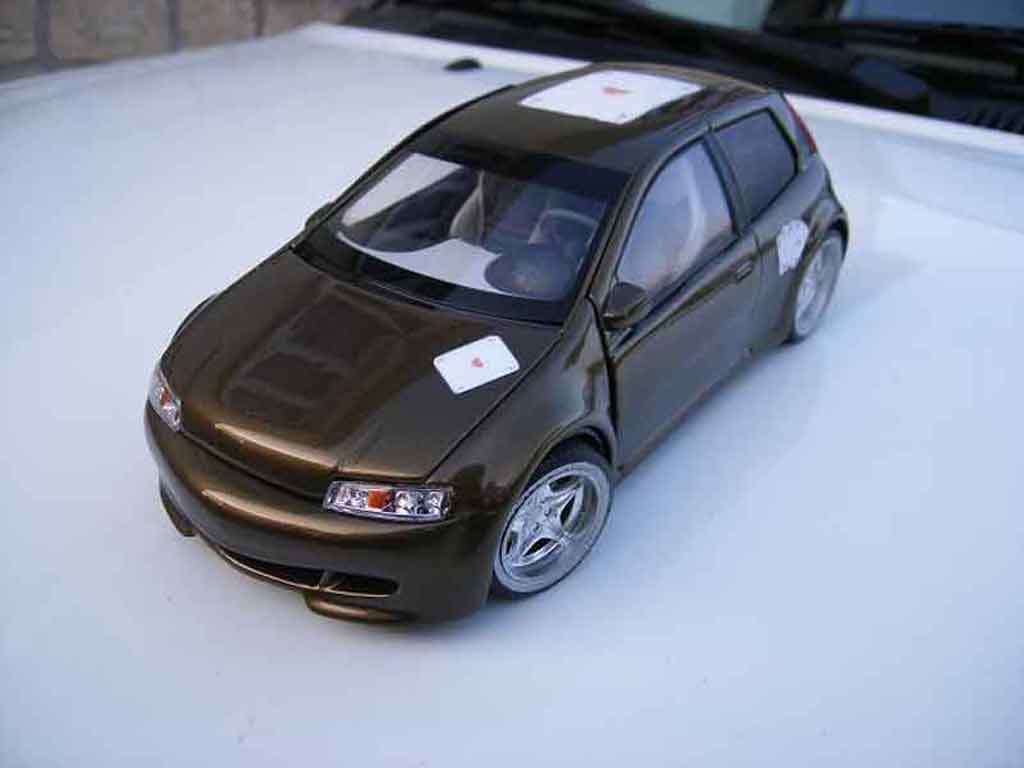 Fiat Punto GT 1/18 Ricko