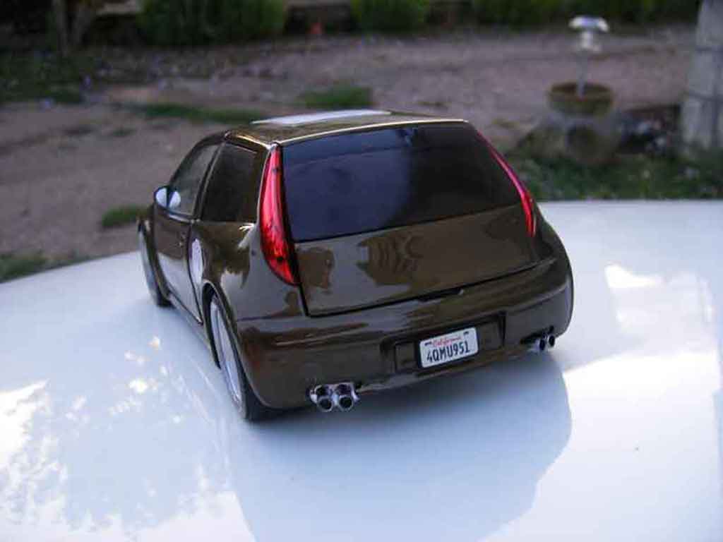 Fiat Punto GT 1/18 Ricko