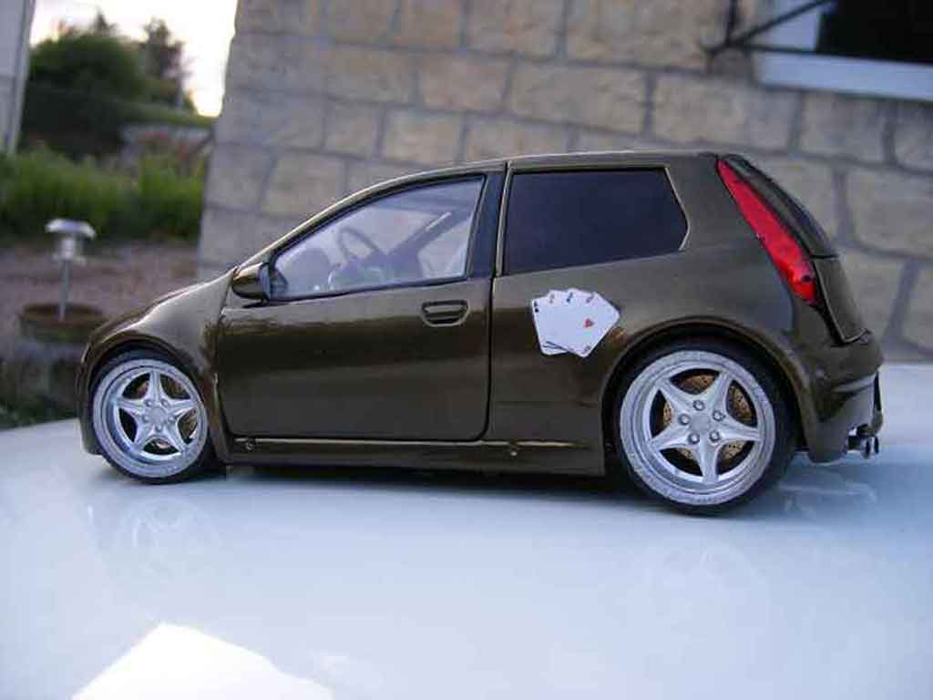 Fiat Punto 1/18 Ricko gt modelauto