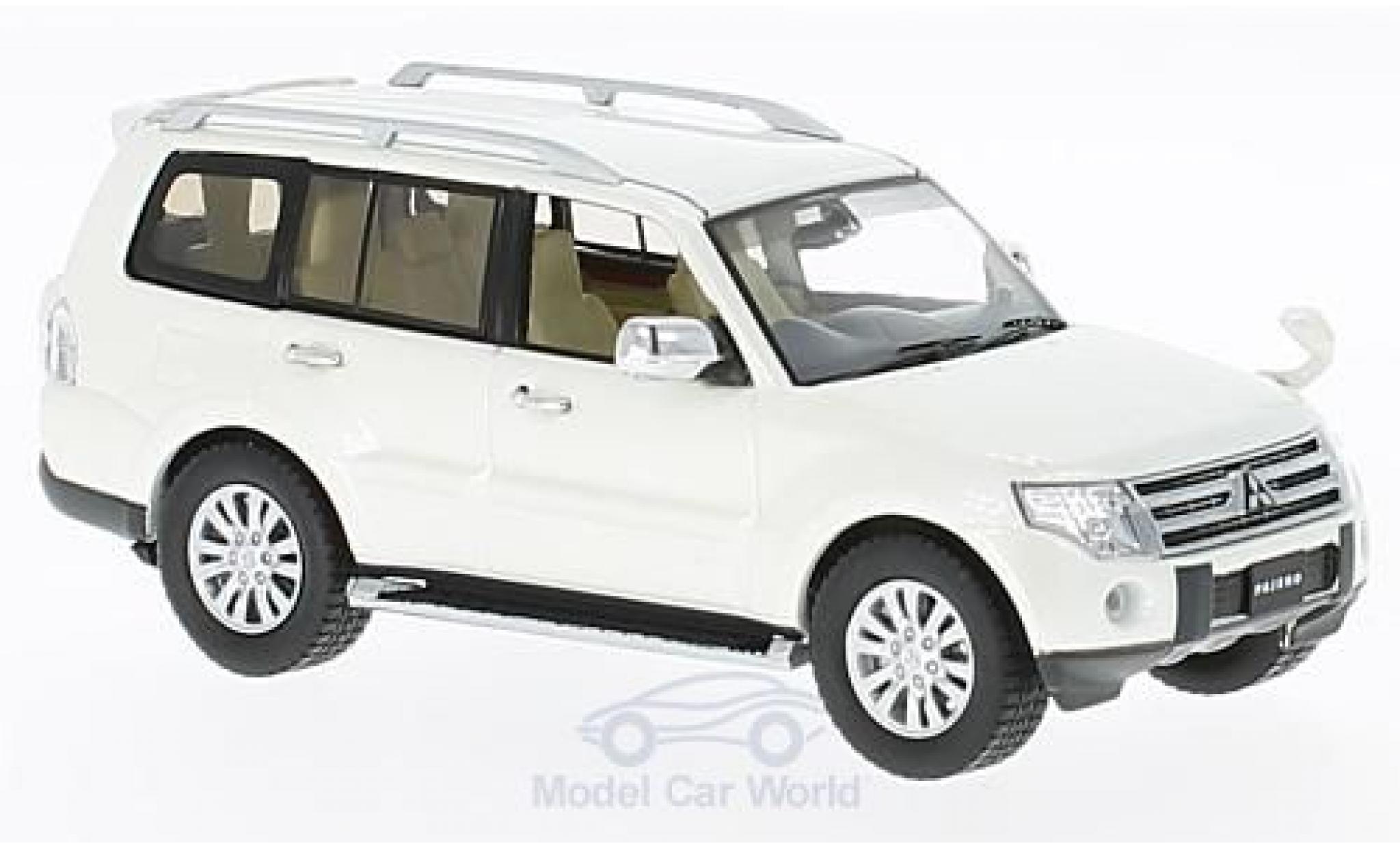 Mitsubishi Pajero 1/43 First 43 Models 4WD metallic wit RHD 2010 modelauto
