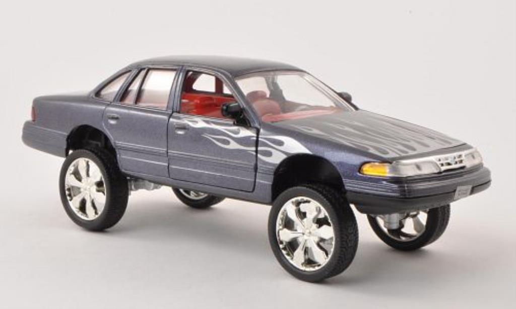 Ford Crown 1/24 Motormax Victoria Tuning anthrazit mit Dekor 2001 modelauto