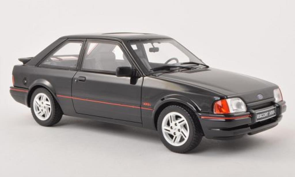 Ford Escort 1/18 Ottomobile MK IV XR3i zwart 1988 modelauto