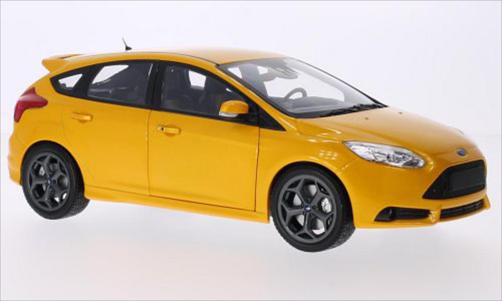 Ford Focus 1/18 Minichamps MkIII ST metallic oranje 2011 modelauto