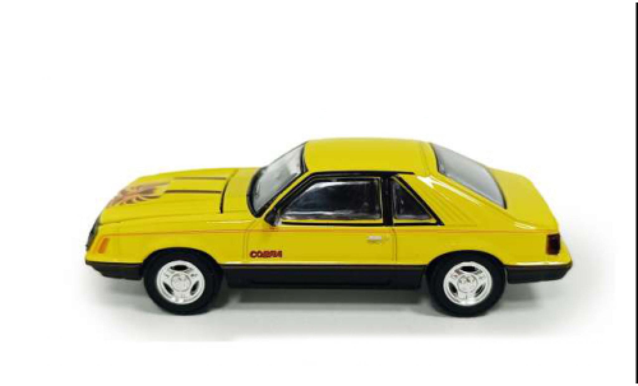 Ford Mustang 1/64 Greenlight Cobra Fastback geel 1979 1:64 modelauto