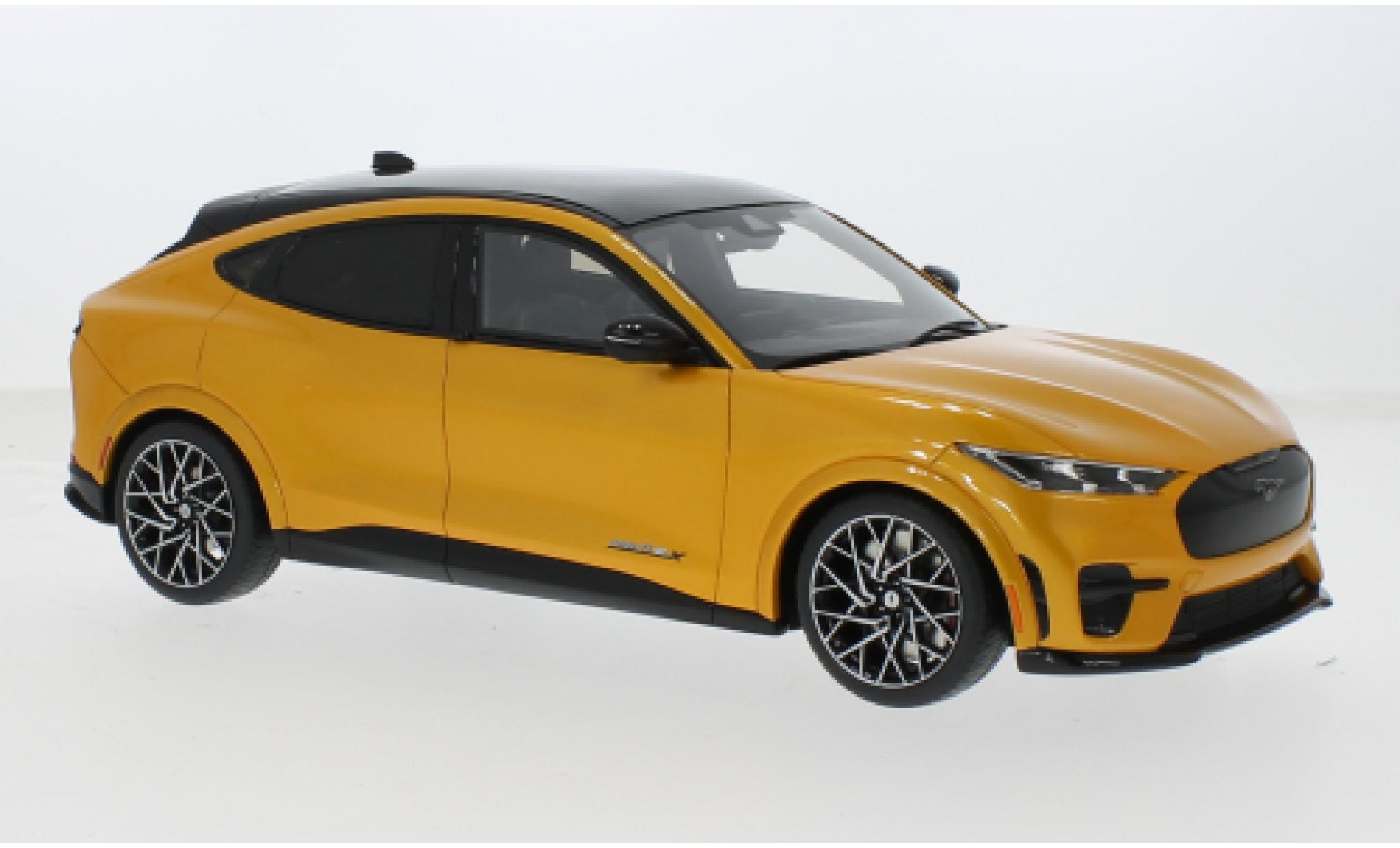 Ford Mustang 1/18 Ottomobile Mach E geel 1:18 modelauto