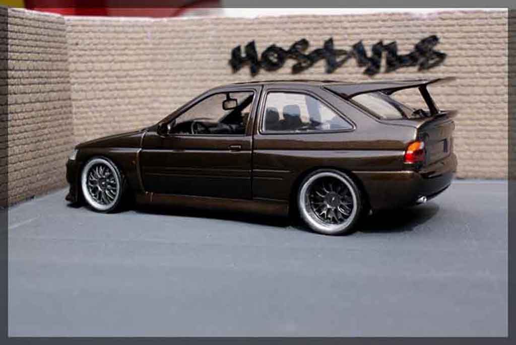 Ford Escort Cosworth darkgolden jantes gt1 1/18 Ut Models
