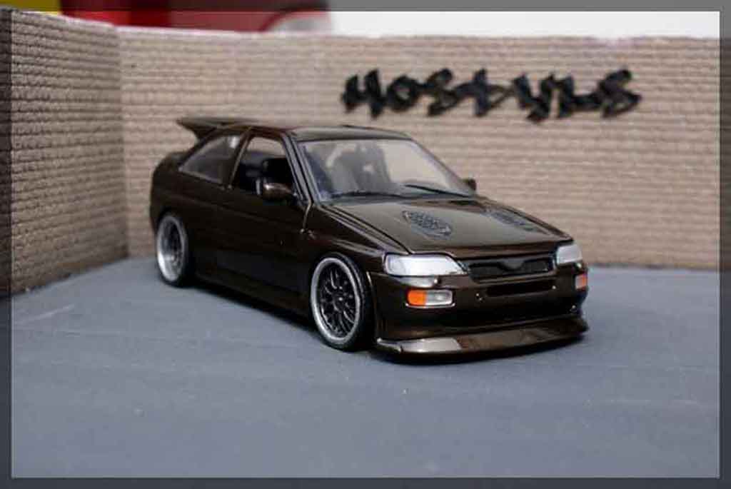 Ford Escort Cosworth darkgolden jantes gt1 1/18 Ut Models
