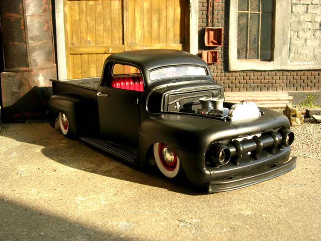 Ford F-100 1/18 Welly F 100 pick up 1951 devil spirit modelauto