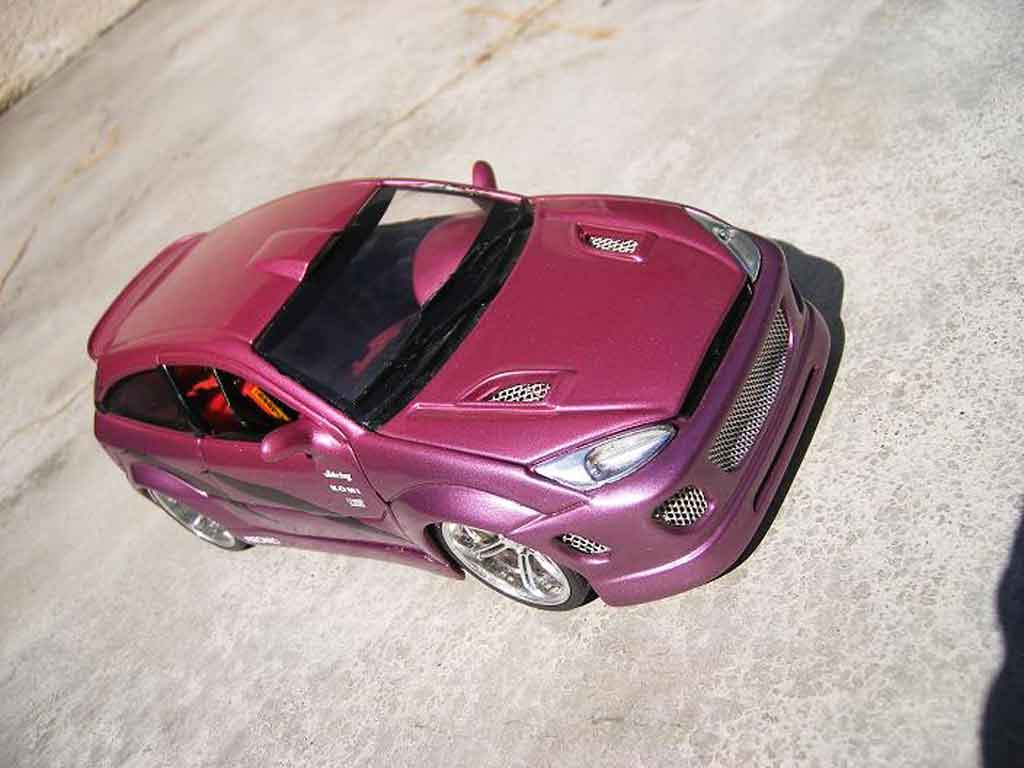 Ford Focus RS violine show car 1/18 Burago