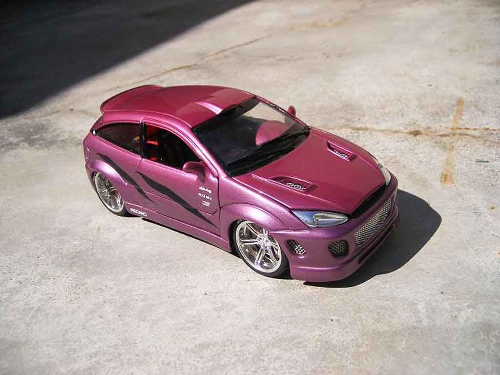 Ford Focus RS violine show car 1/18 Burago