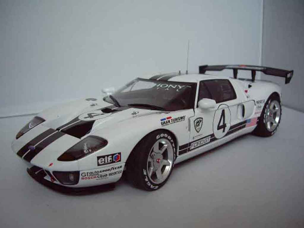 Ford GT 1/18 Autoart lm spec race car # 4 modelauto