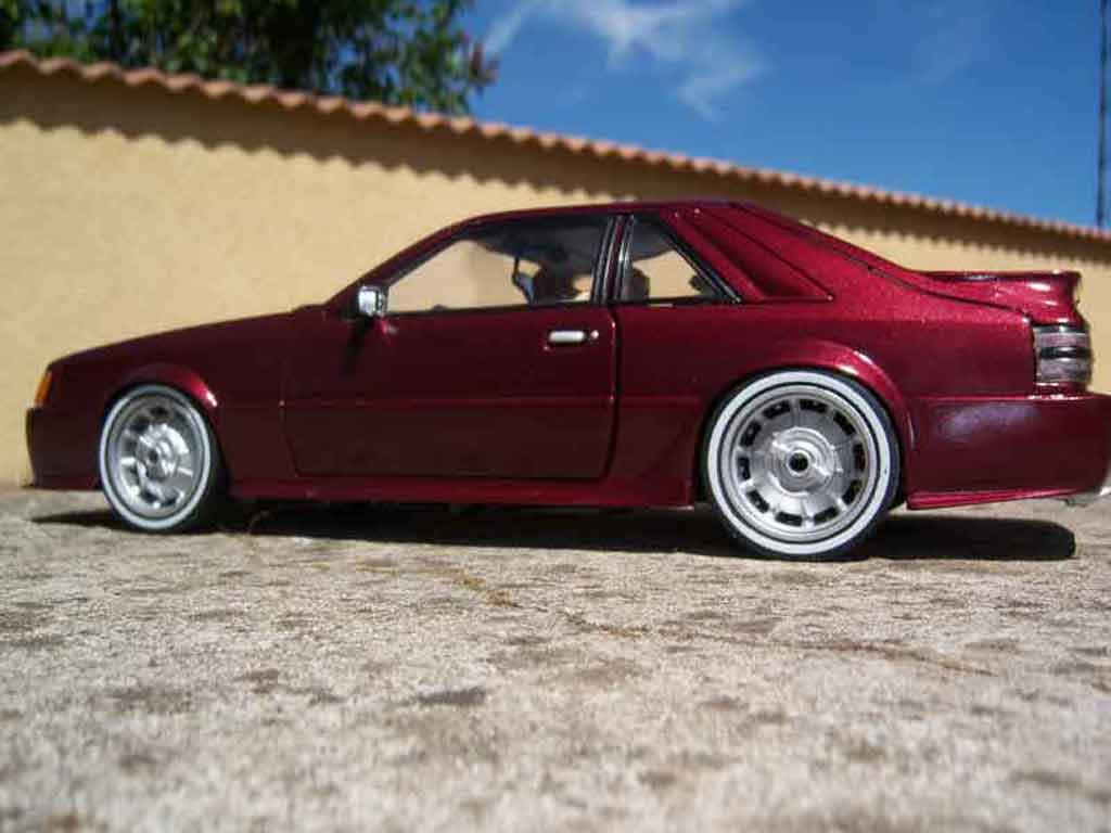 Ford Mustang 1986 1/18 Welly 1986 svo rood modelauto