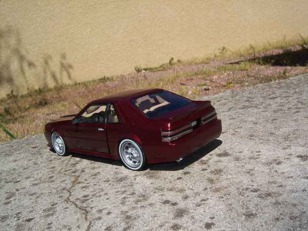 Ford Mustang SVO rood 1/18 Welly