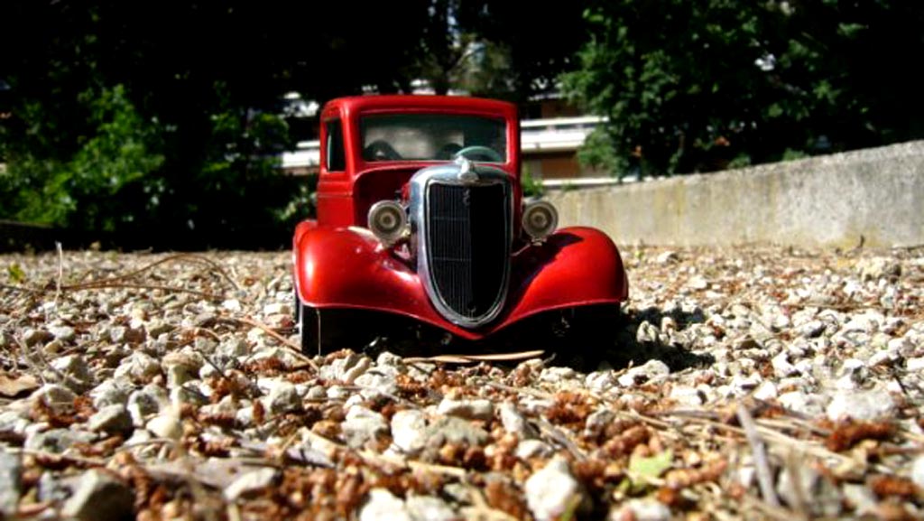 Ford 1934 Hot Rod rood moteur prepare 1/18 Solido