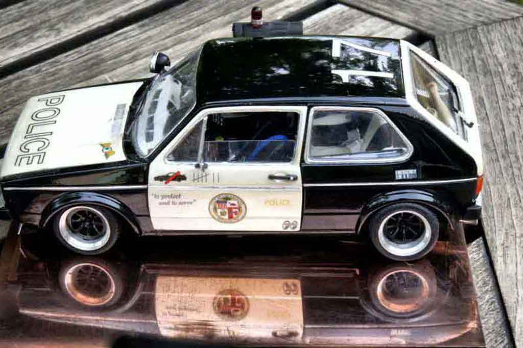 Volkswagen Golf GTI politie / politie 1/18 Solido