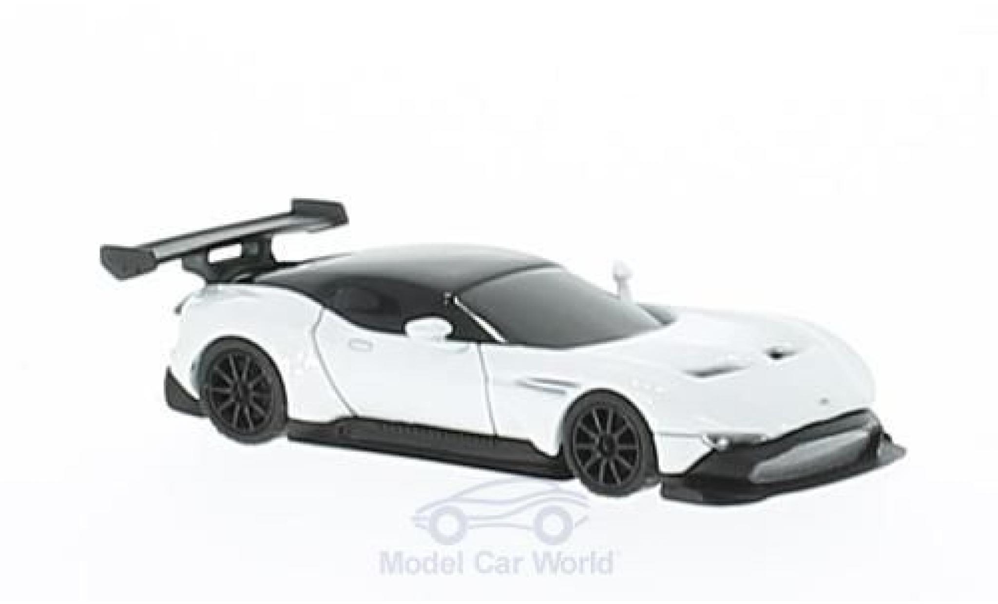 Aston Martin Vulcan 1/87 FrontiArt wit Fahrzeug auf Podest verklebt modelauto