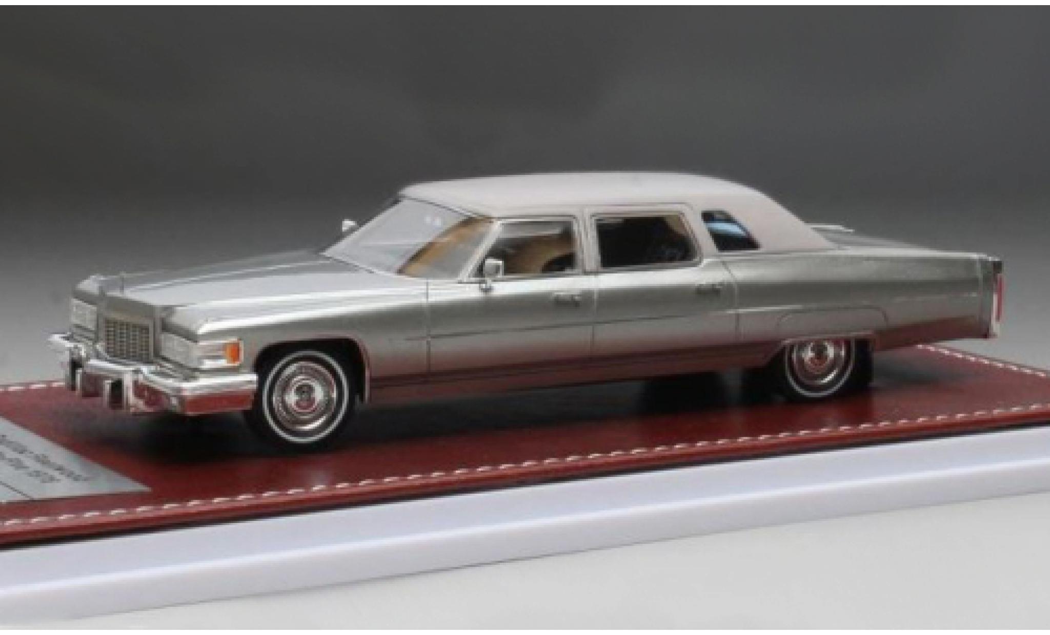 Cadillac Fleetwood 1/43 GIM   Great Iconic Models 75 grijs/matt-grijs 1976 modelauto