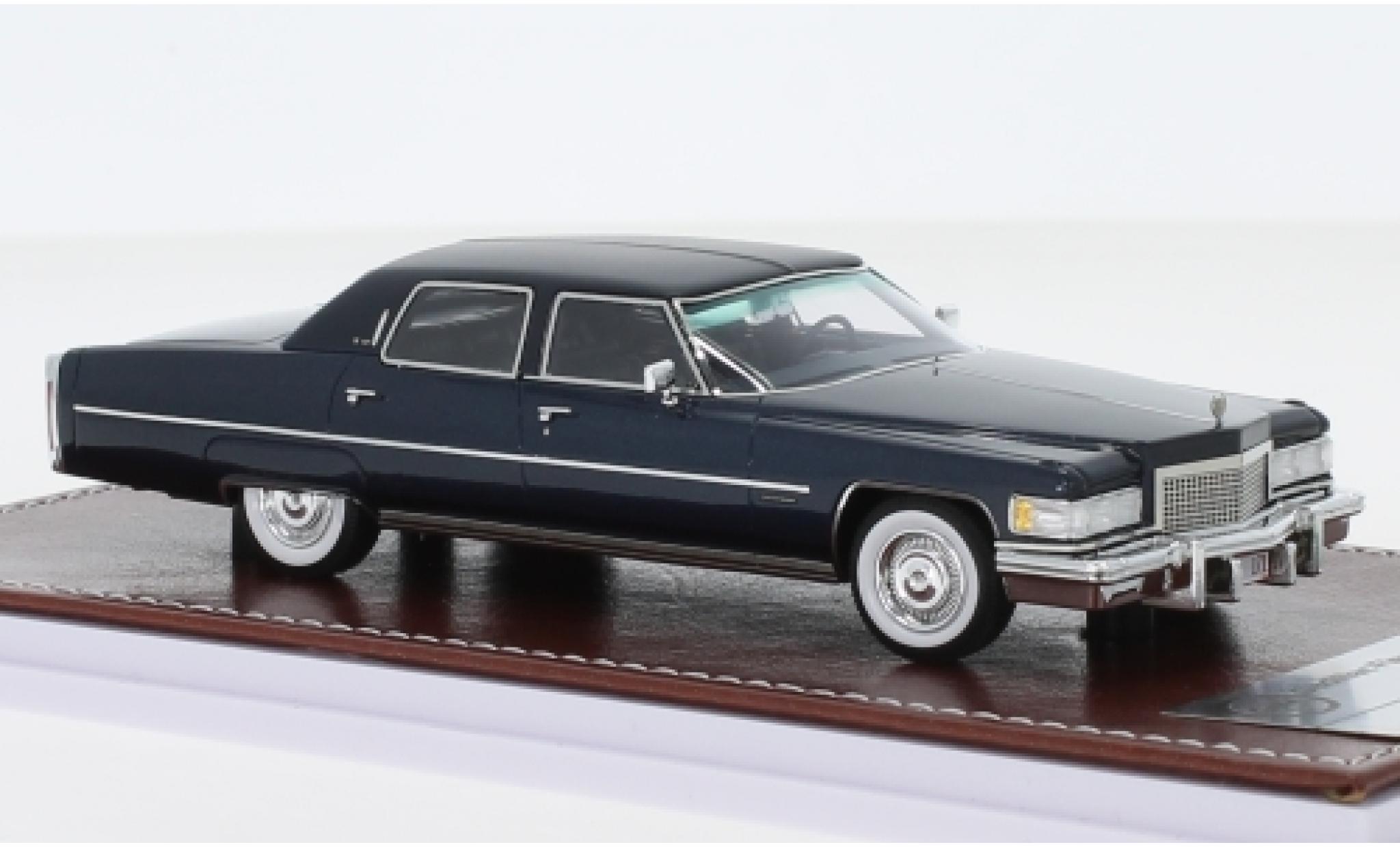 Cadillac Fleetwood 1/43 GIM   Great Iconic Models Brougham metallic blauw/matt-zwart 1976 modelauto