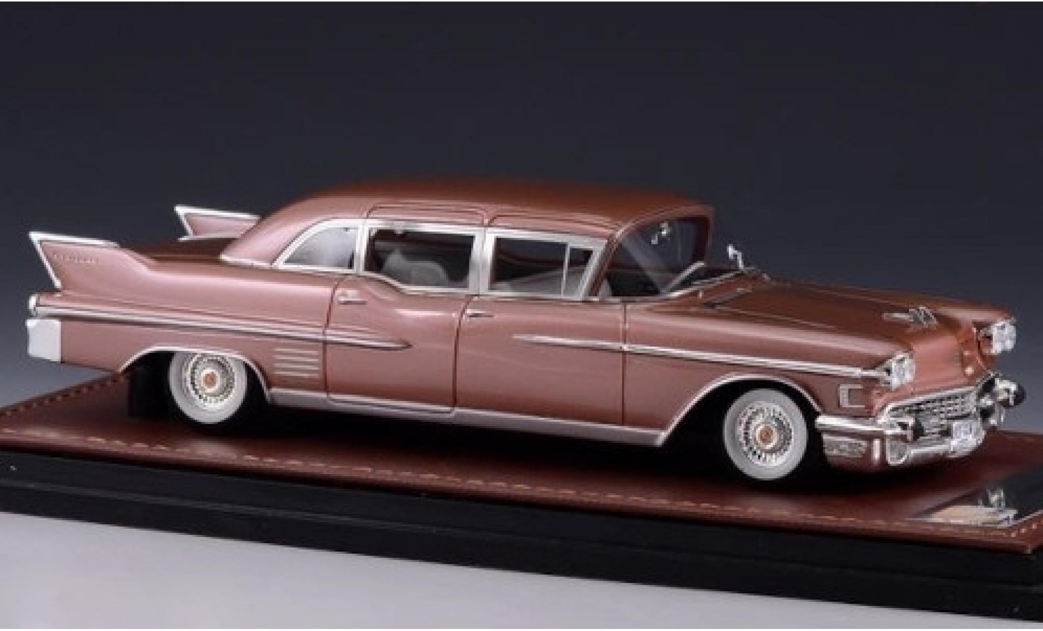 Cadillac Fleetwood 1/43 GLM 75 Sedan metallic roze 1958 modelauto