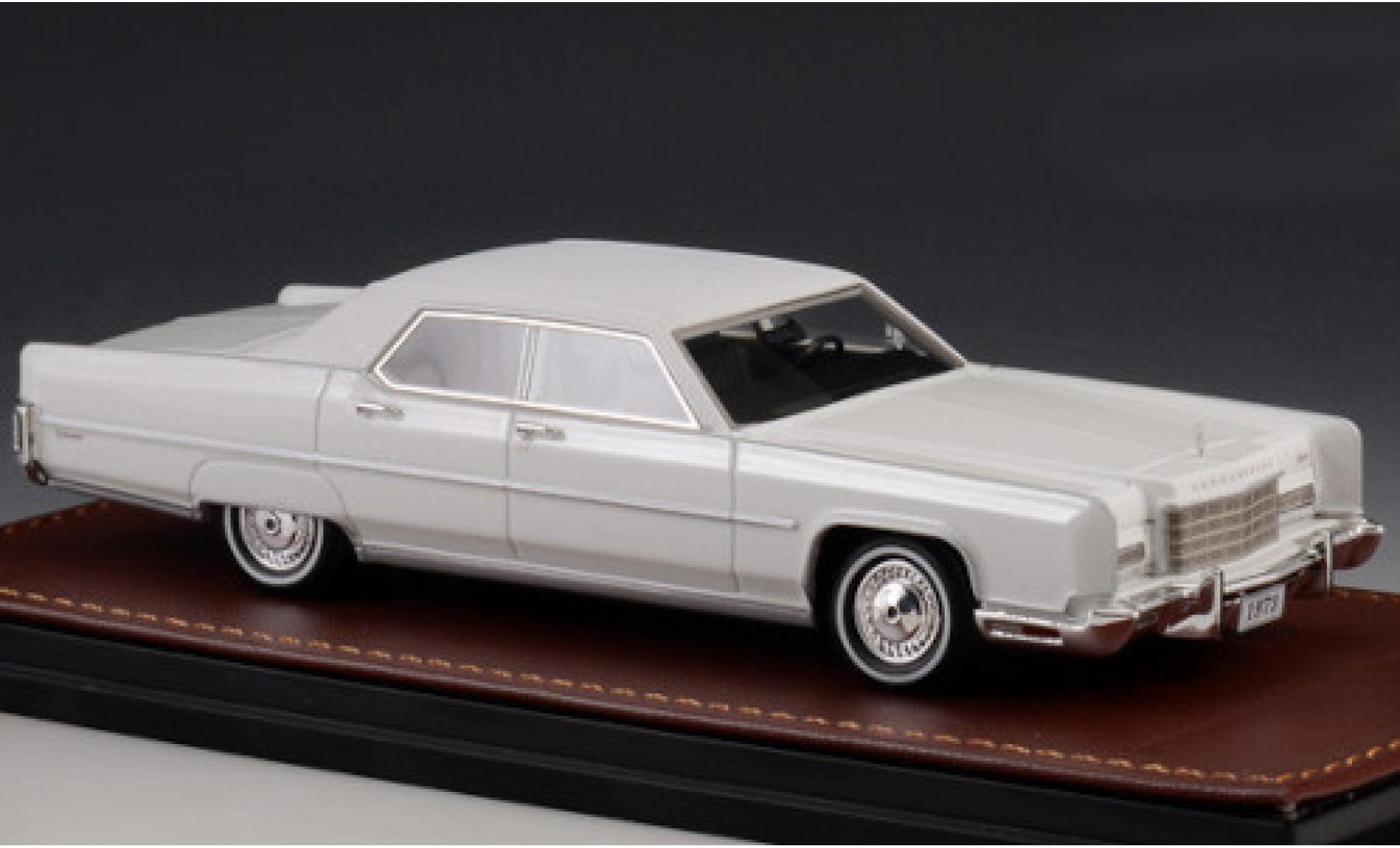 Lincoln Continental 1/43 GLM Town Car wit/matt-wit 1973 modelauto