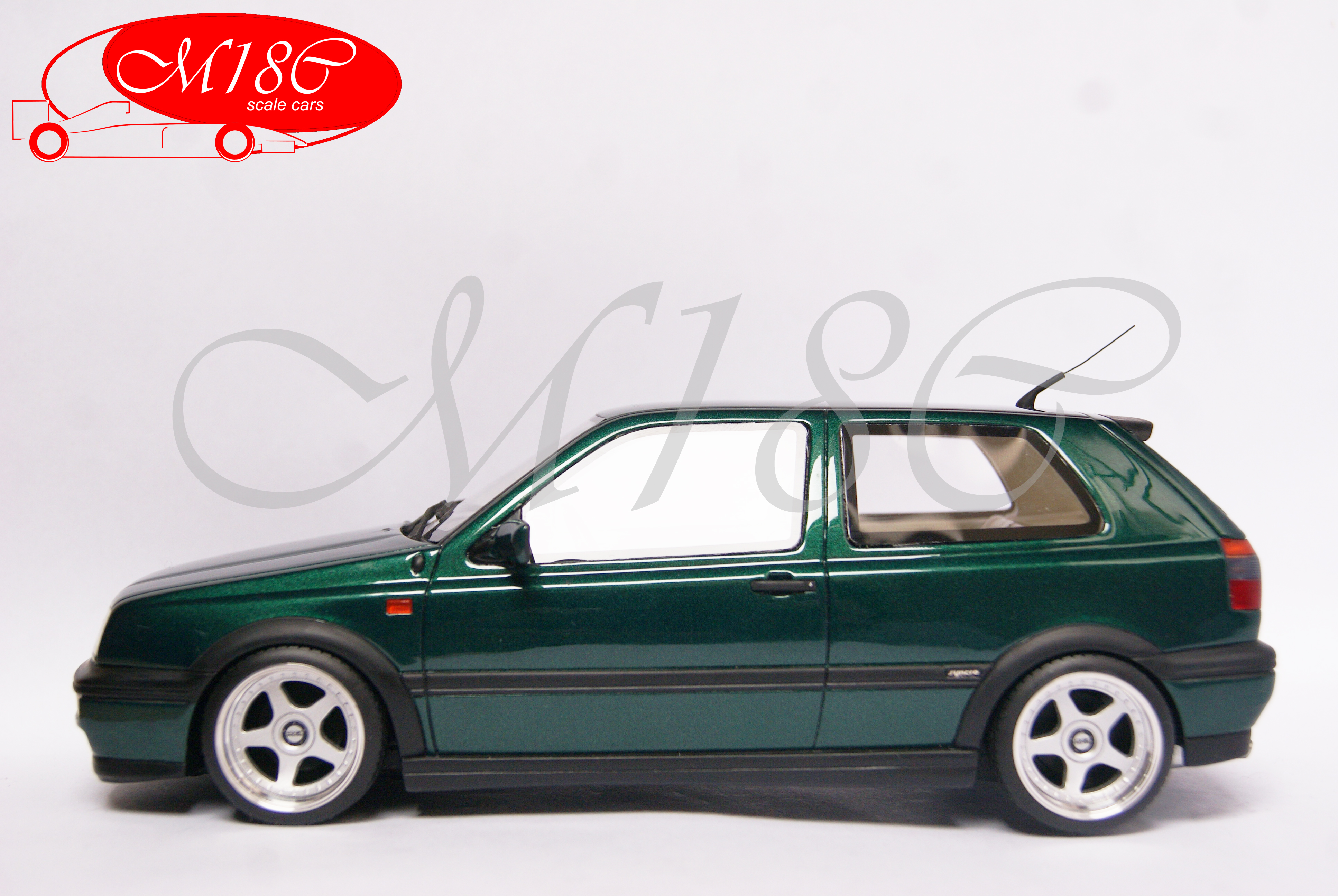 Volkswagen Golf VR6 synchro groen jantes OZ Racing 17 pouces 1/18 Ottomobile
