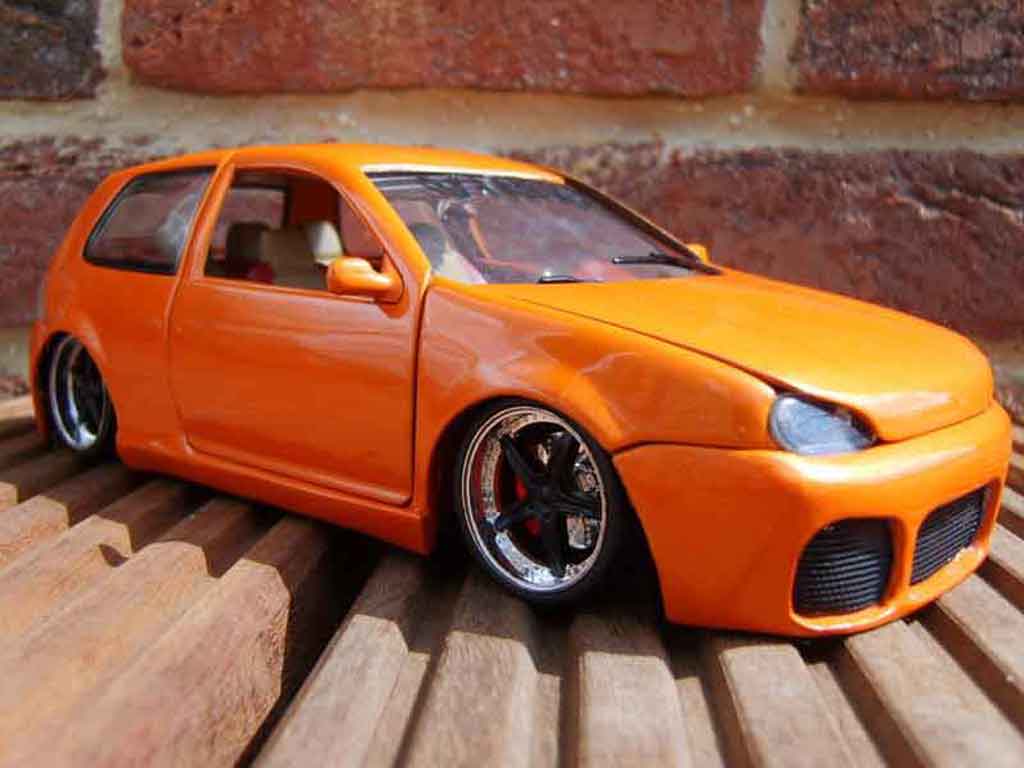 Volkswagen Golf 4 GTI 1/18 Revell 4 GTI virus modelauto