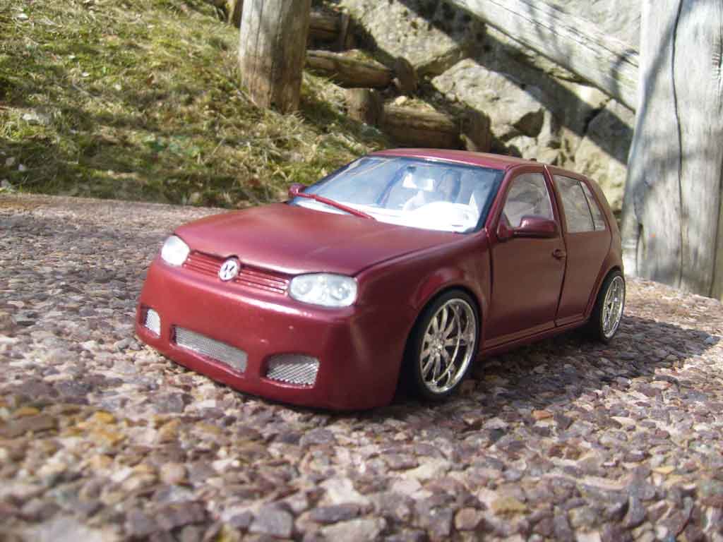 Volkswagen Golf GTI bodykit dragon jantes 18 pouces 1/18 Revell