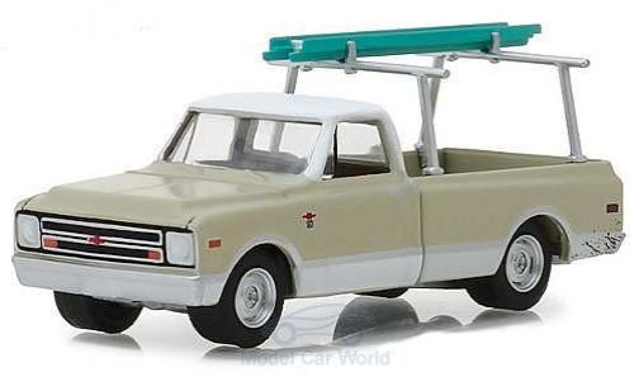 Chevrolet C-10 1/64 Greenlight beige/wit 1970 mit Leiter modelauto