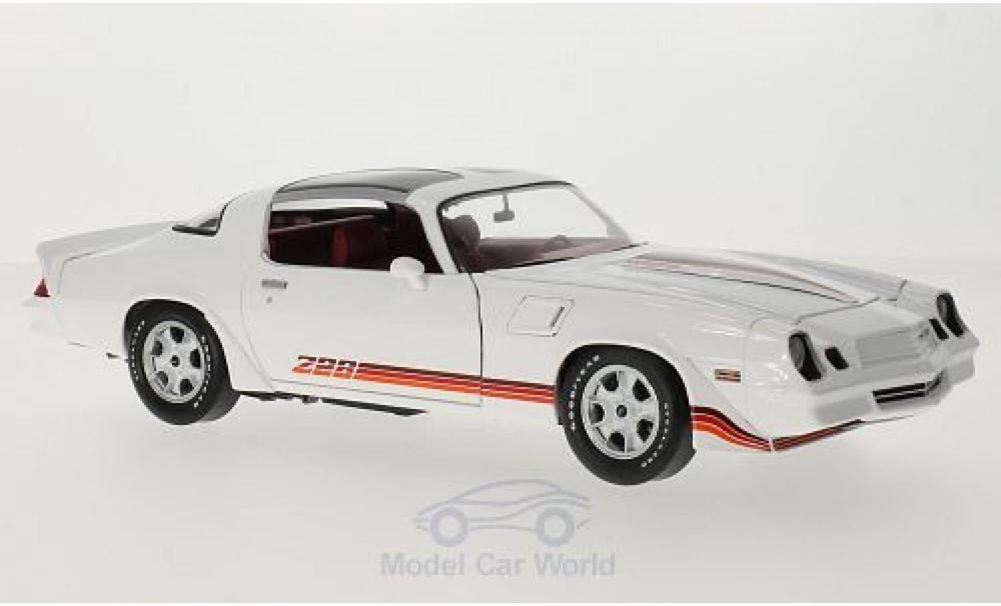 Chevrolet Camaro Z28 1/18 Greenlight Z28 wit/rood 1981 modelauto