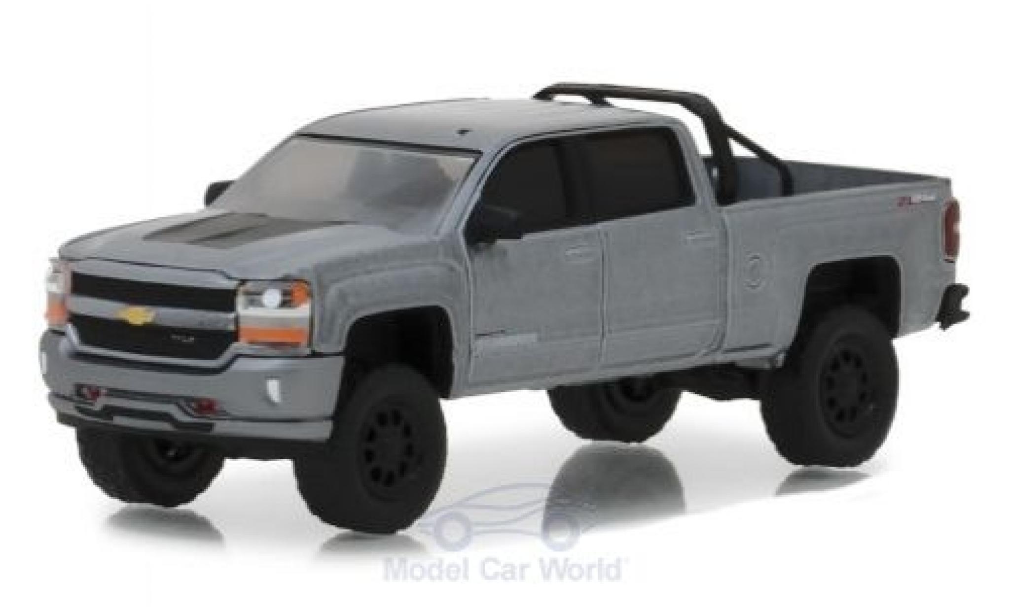 Chevrolet Silverado 1/64 Greenlight 1500 metallic grijs 2018 modelauto