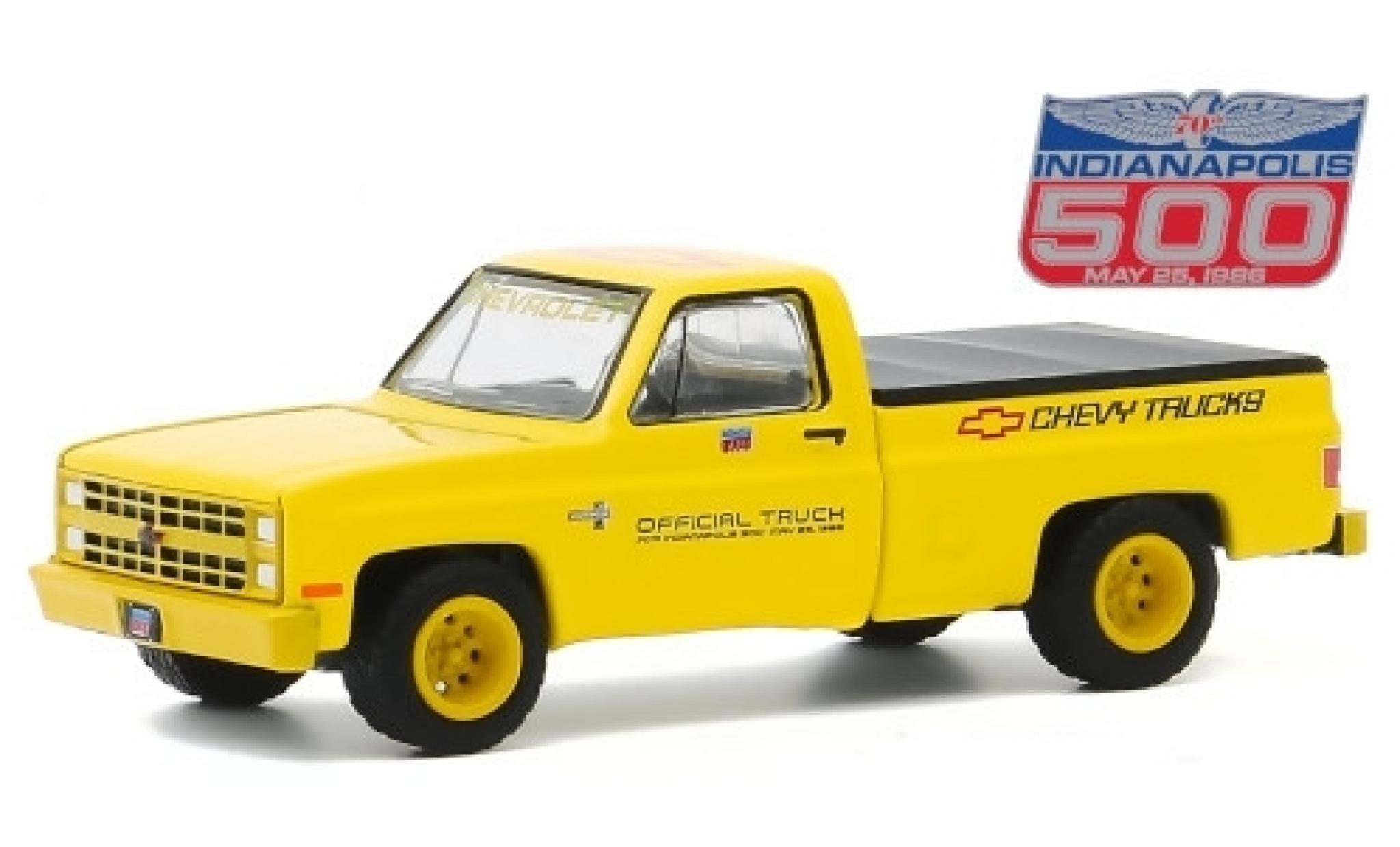 Chevrolet Silverado 1/64 Greenlight geel/Dekor Official Truck 1986 70th Annual Indianapolis 500 Mile Race modelauto
