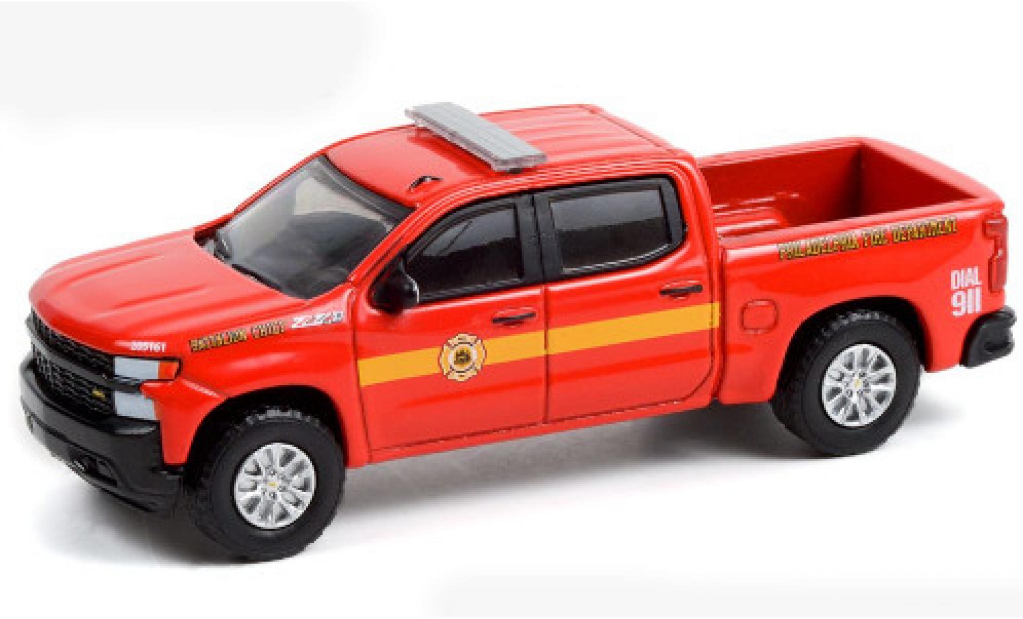 Chevrolet Silverado 1/64 Greenlight Z71 rood/Dekor Pennsylvania Fire Department 2020 modelauto
