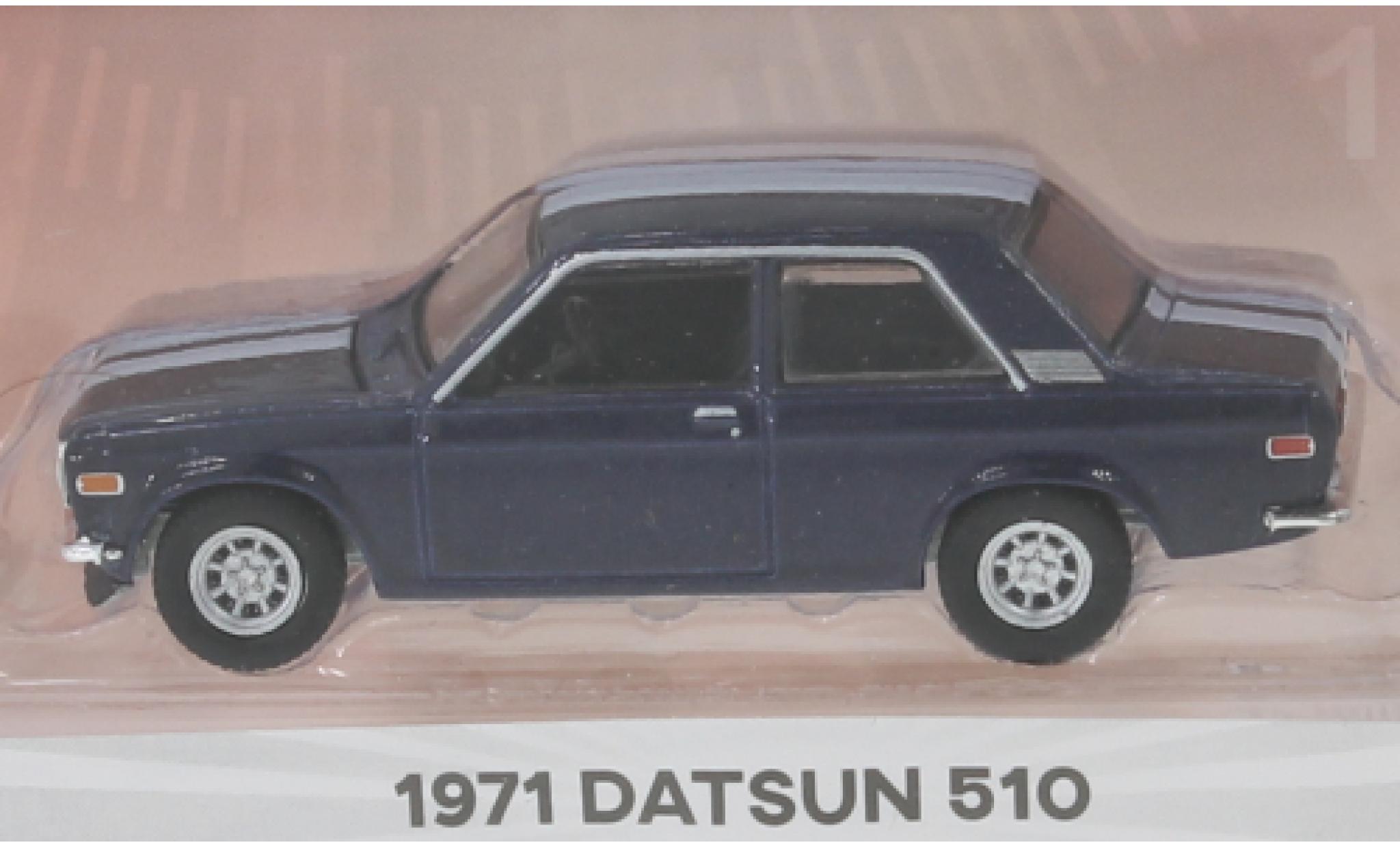 Datsun 510 1/64 Greenlight metallic blauw/wit 1971 2-Door Sedan modelauto