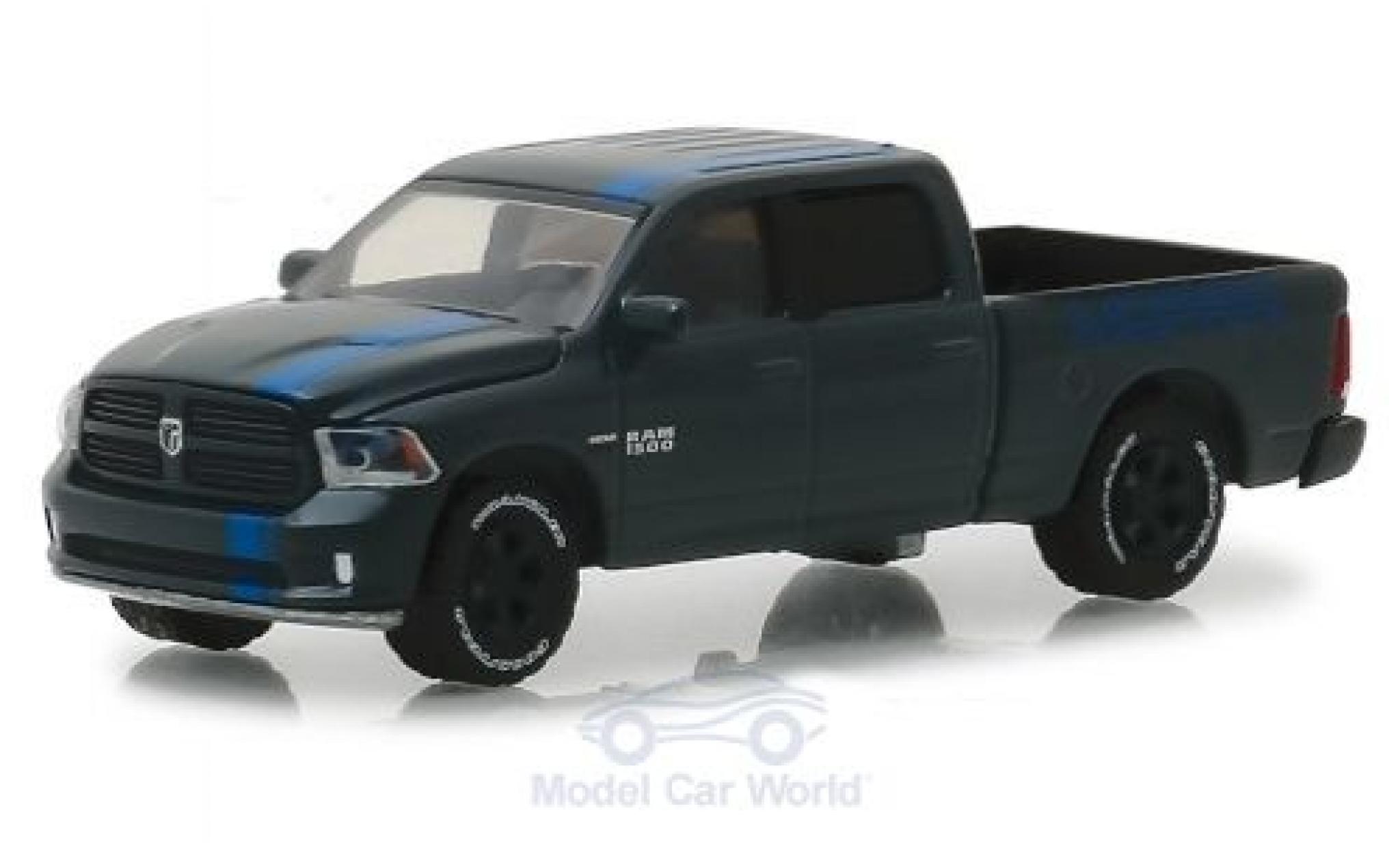 Dodge RAM 1/64 Greenlight 1500 Sport metallic grijs/blauw MOPAR 2017 modelauto