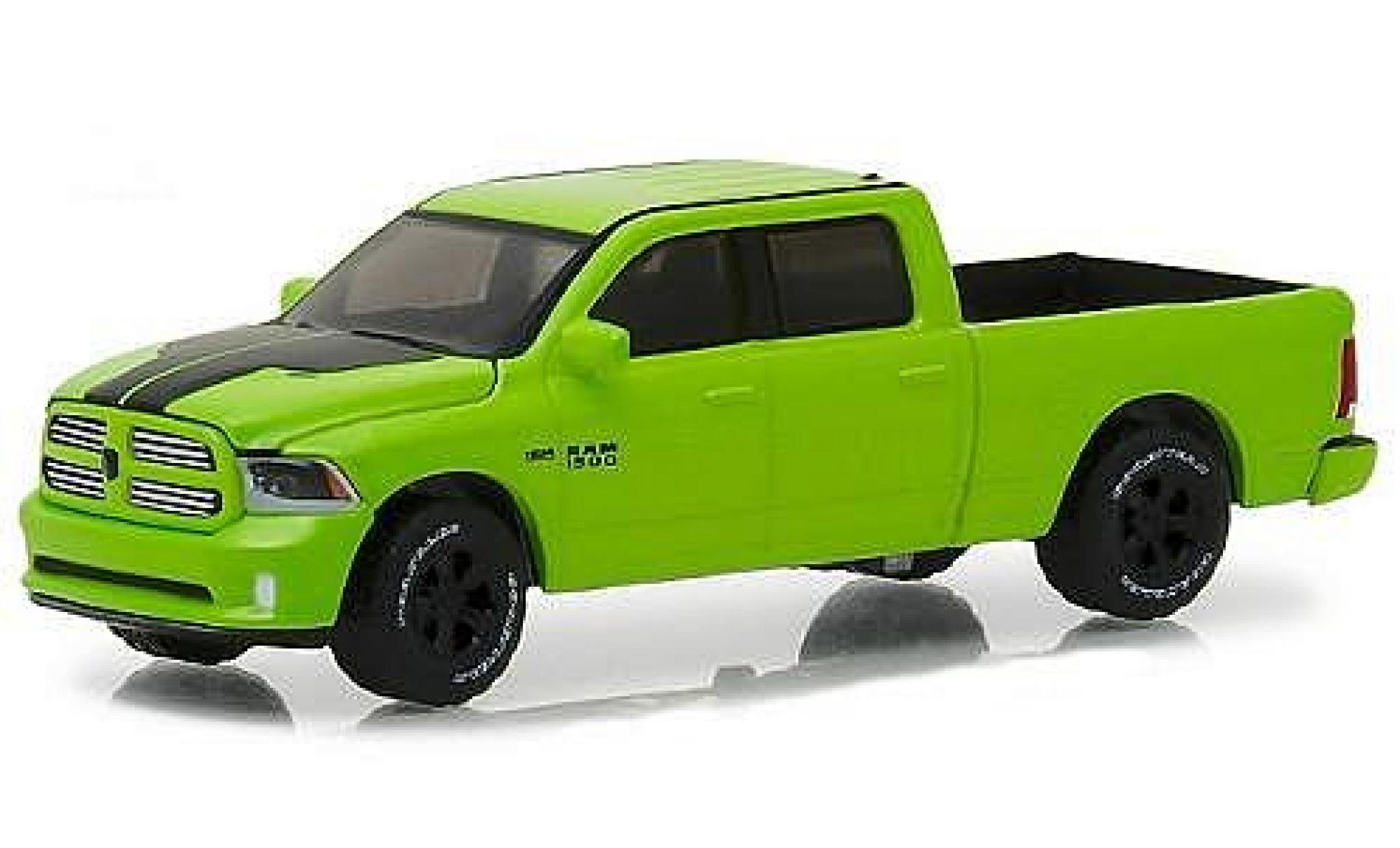 Dodge RAM 1/64 Greenlight Ram 1500 Sport metallic groen 2017 modelauto
