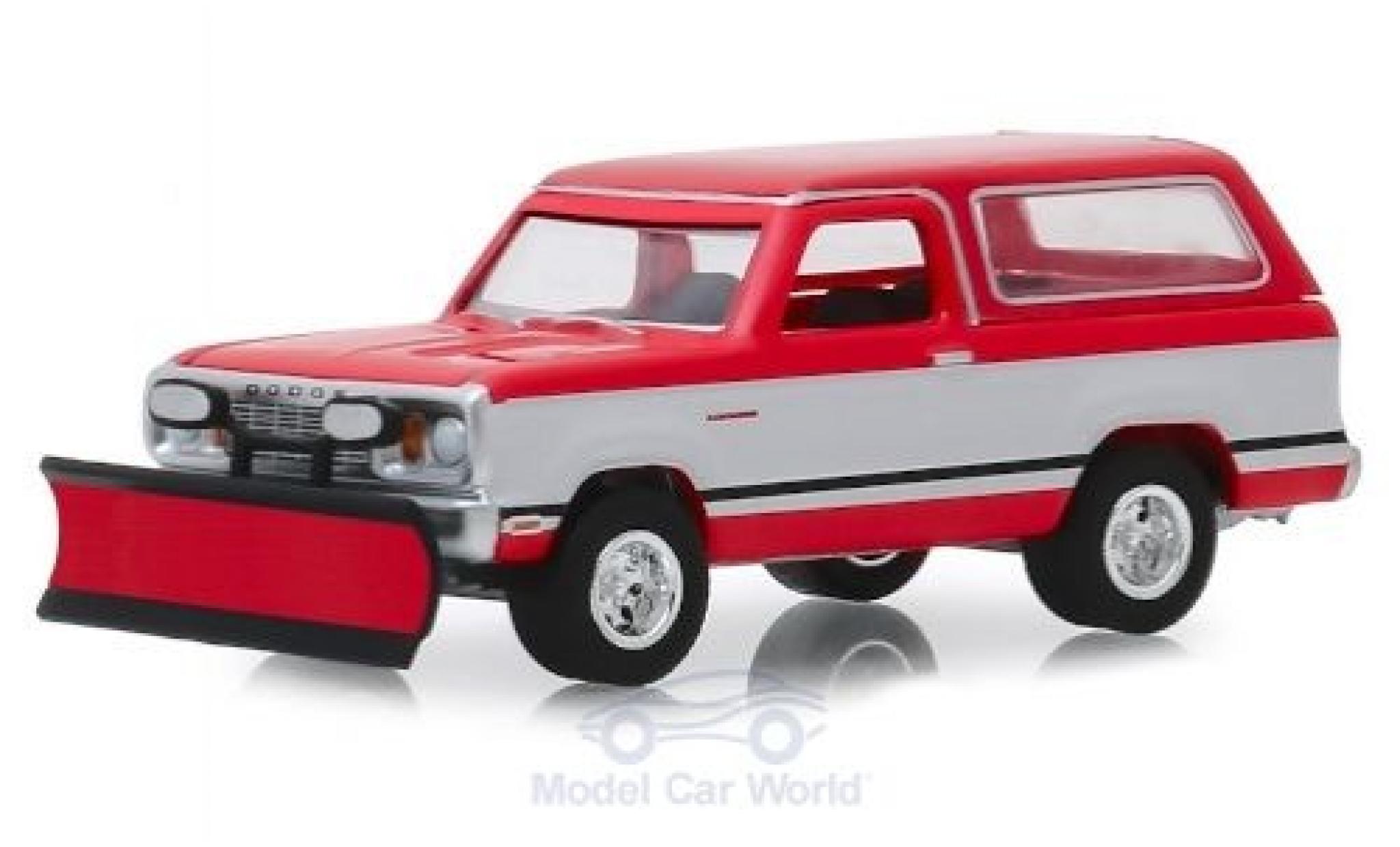 Dodge RAM 1/64 Greenlight Ramcharger rood/wit 1977 mit Schneepflug modelauto