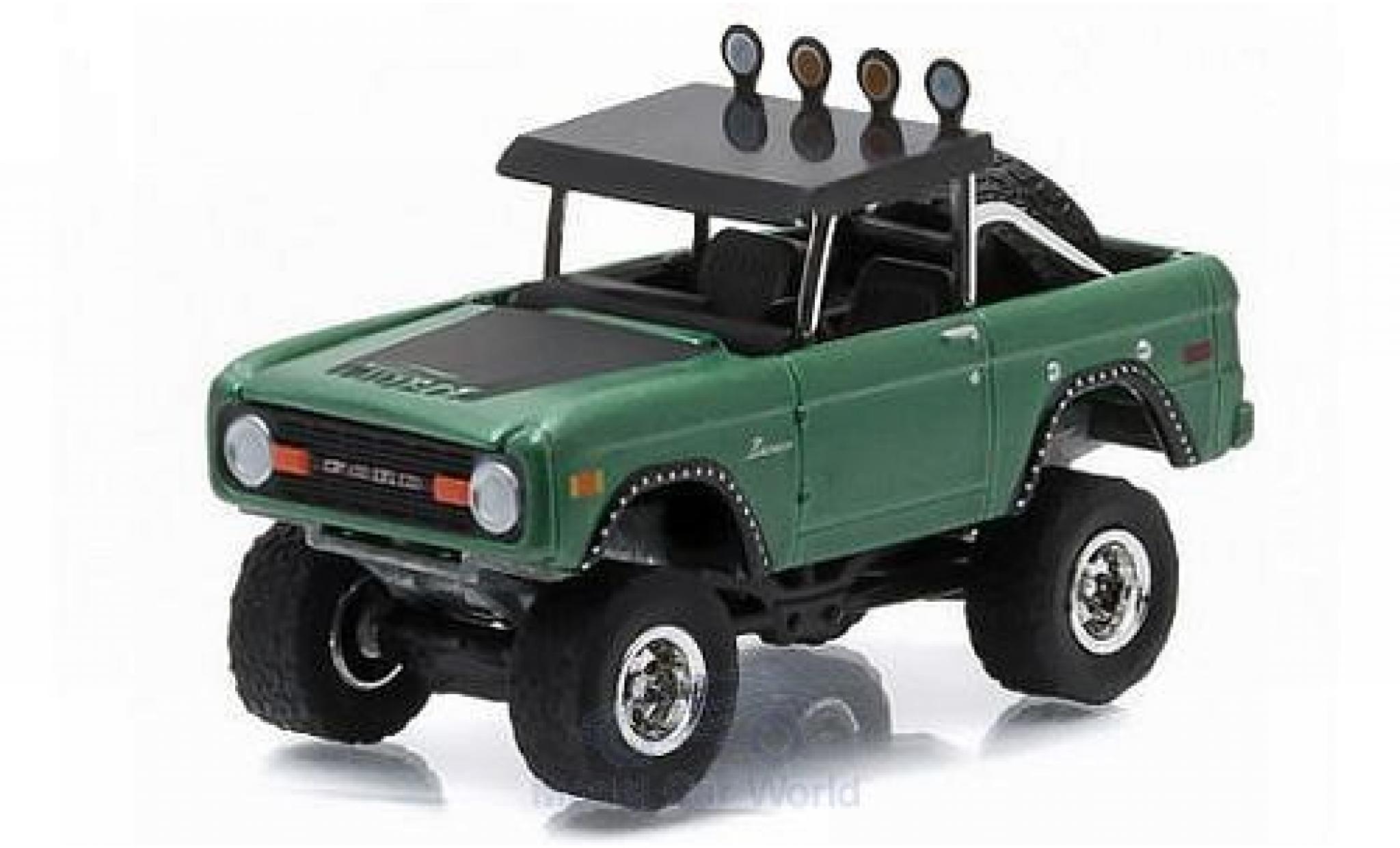 Ford Bronco 1/64 Greenlight metallic groen/matt-zwart 1976 All Terrain Series 3 modelauto