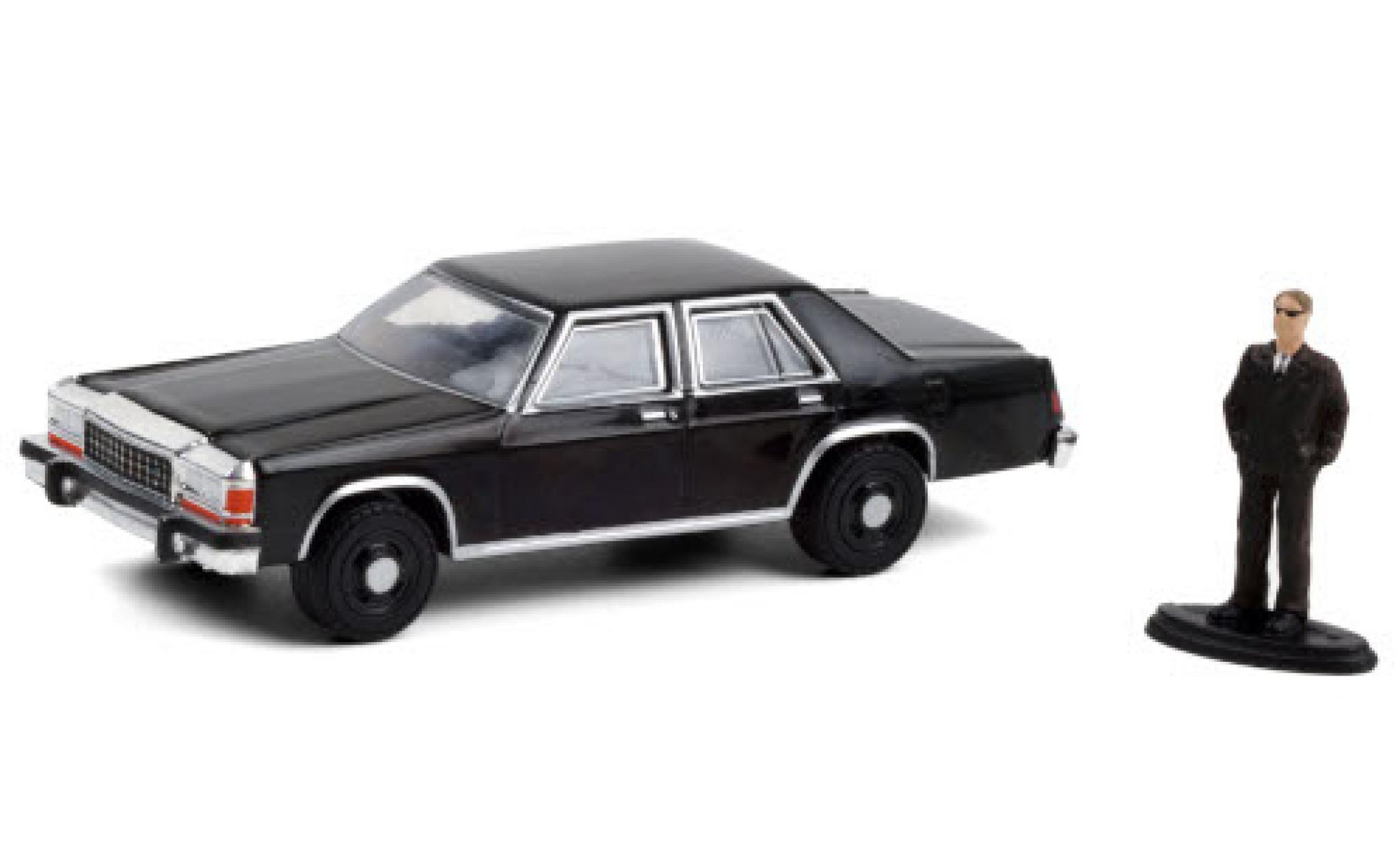 Ford LTD 1/64 Greenlight Crown Victoria zwart 1987 avec figurine modelauto