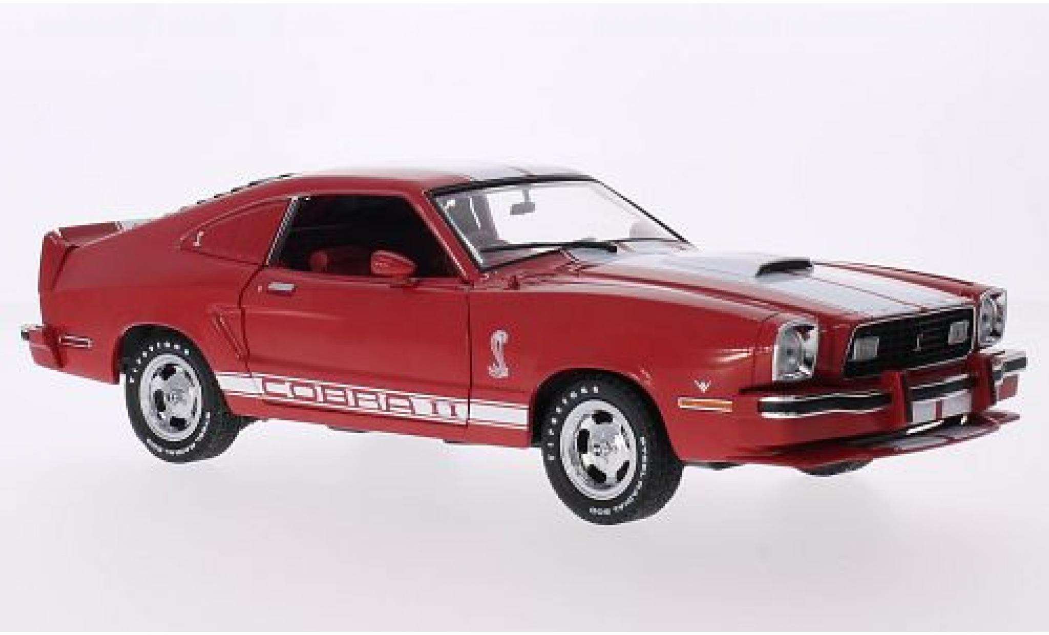 Ford Mustang 1/18 Greenlight II Cobra II rood/wit 1978 modelauto
