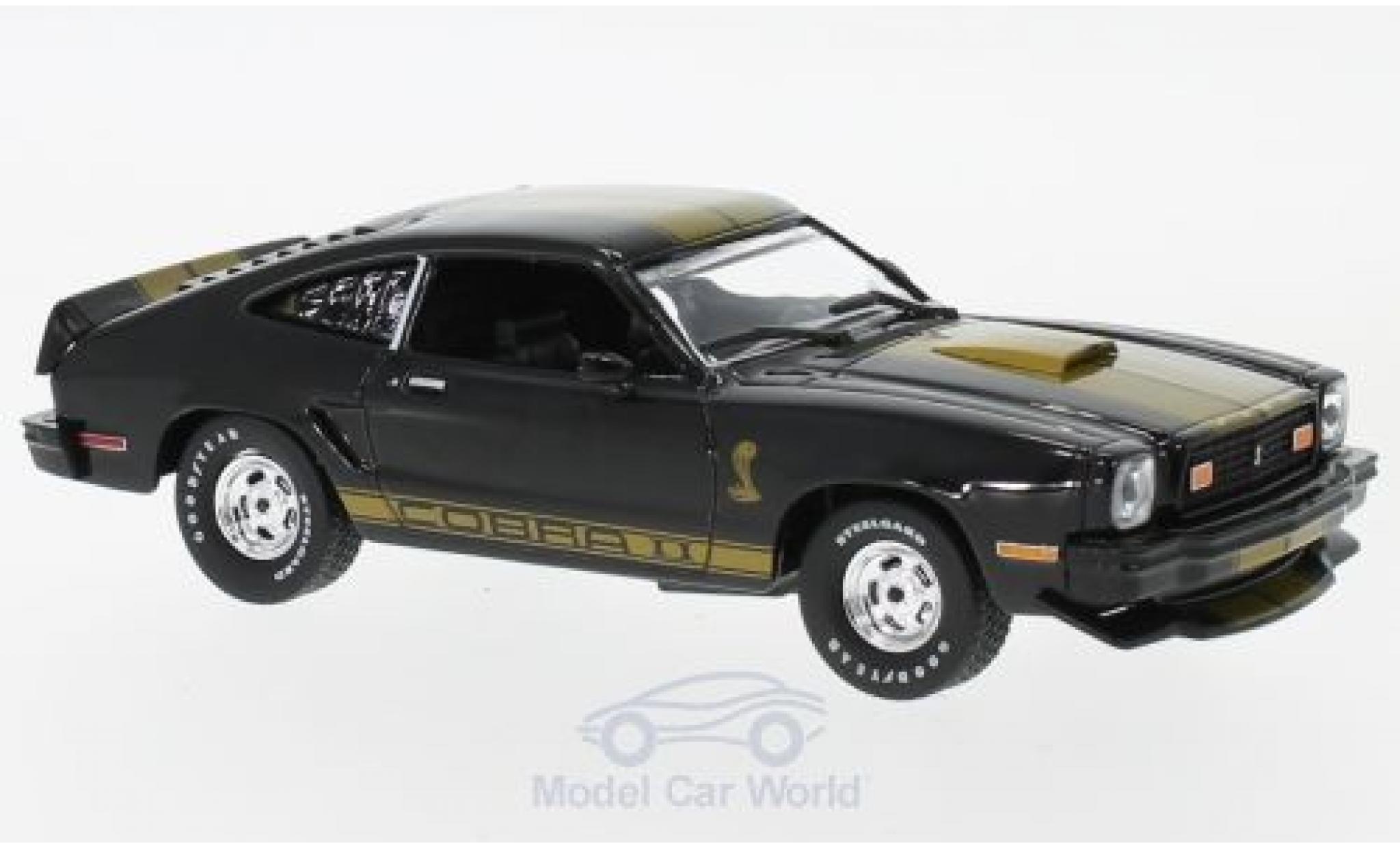 Ford Mustang 1/43 Greenlight II Cobra II zwart/gold 1977 modelauto