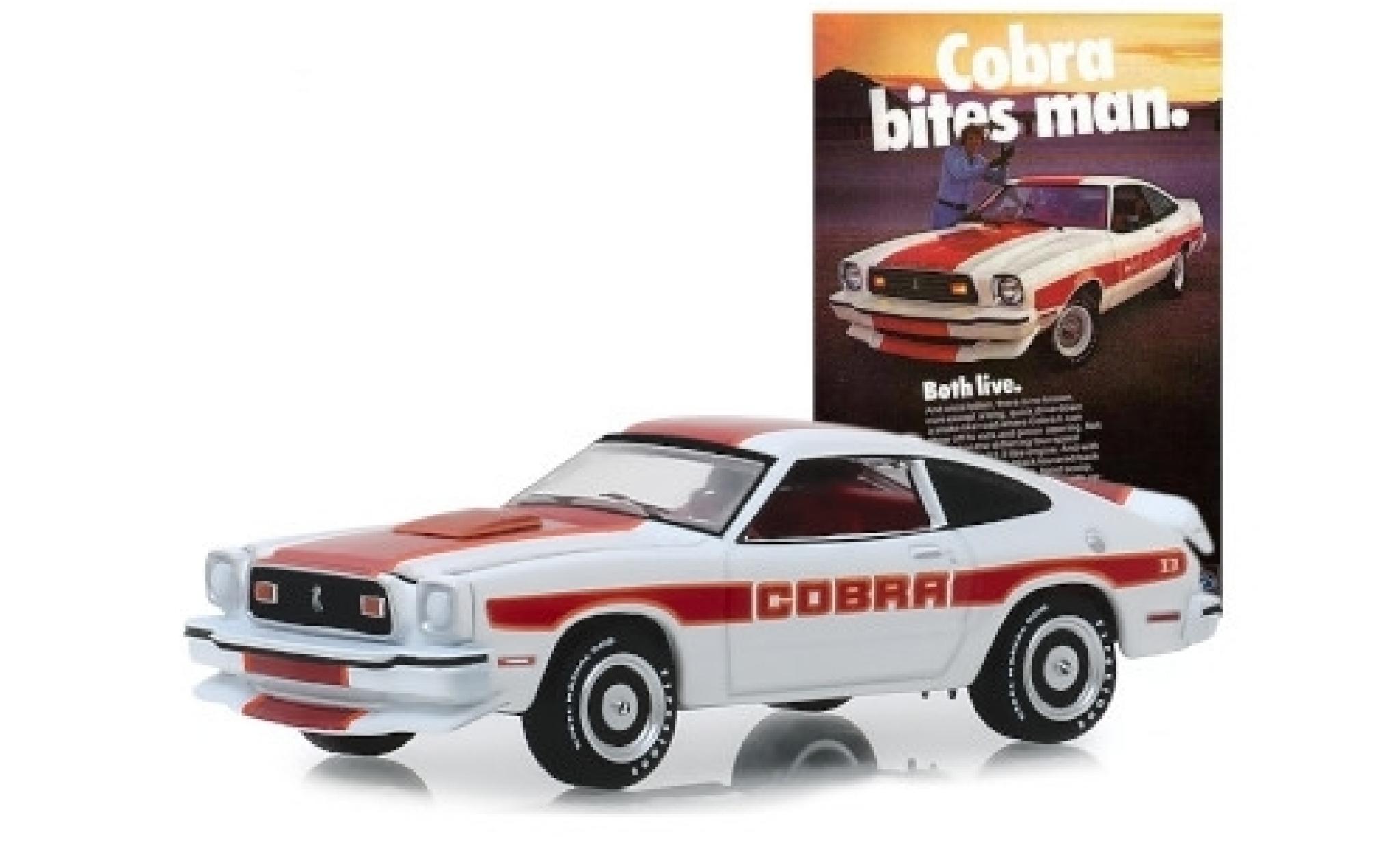Ford Mustang 1/64 Greenlight II Cobra II wit/rood 1978 modelauto