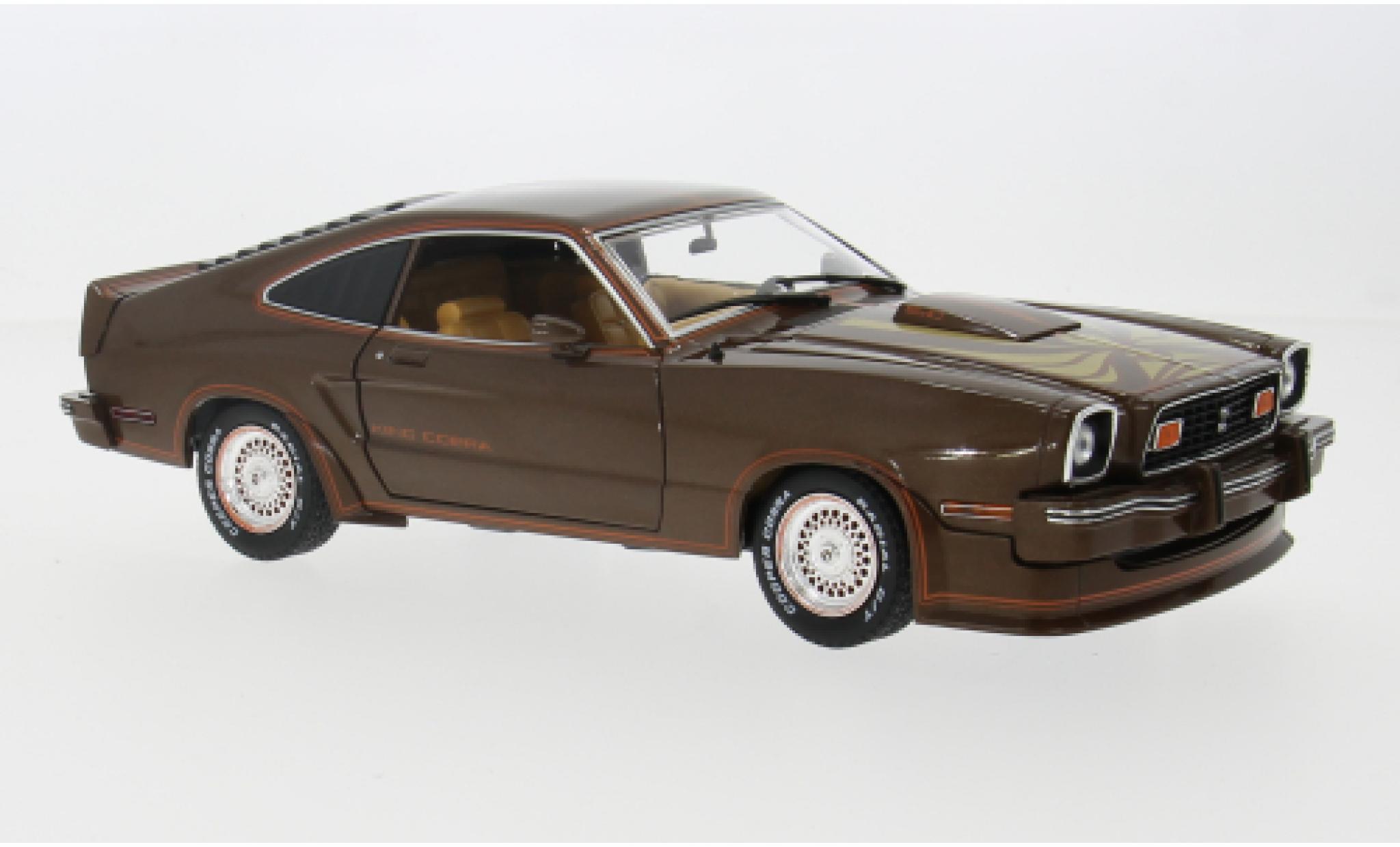 Ford Mustang 1/18 Greenlight II King Cobra bruin/oranje 1978 1:18 modelauto